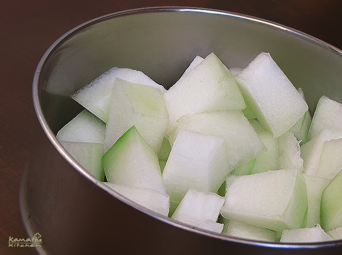 ash gourd sliced