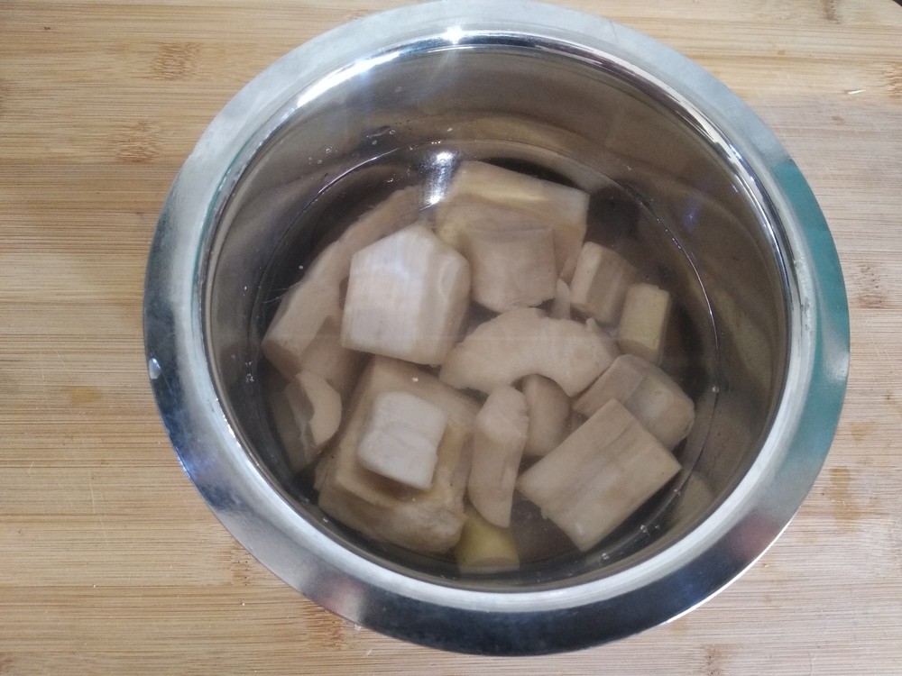 Bamboo Shoots Washed and cut into cubes
