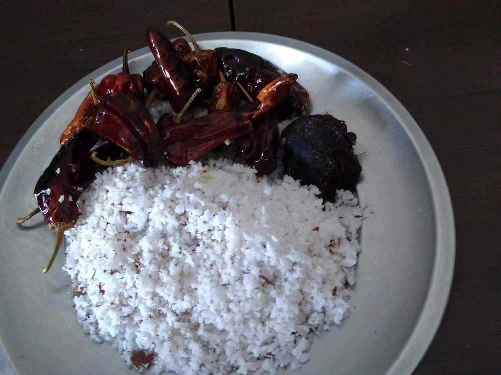 Picture of Ingredients to grind for Malabar spinach curry