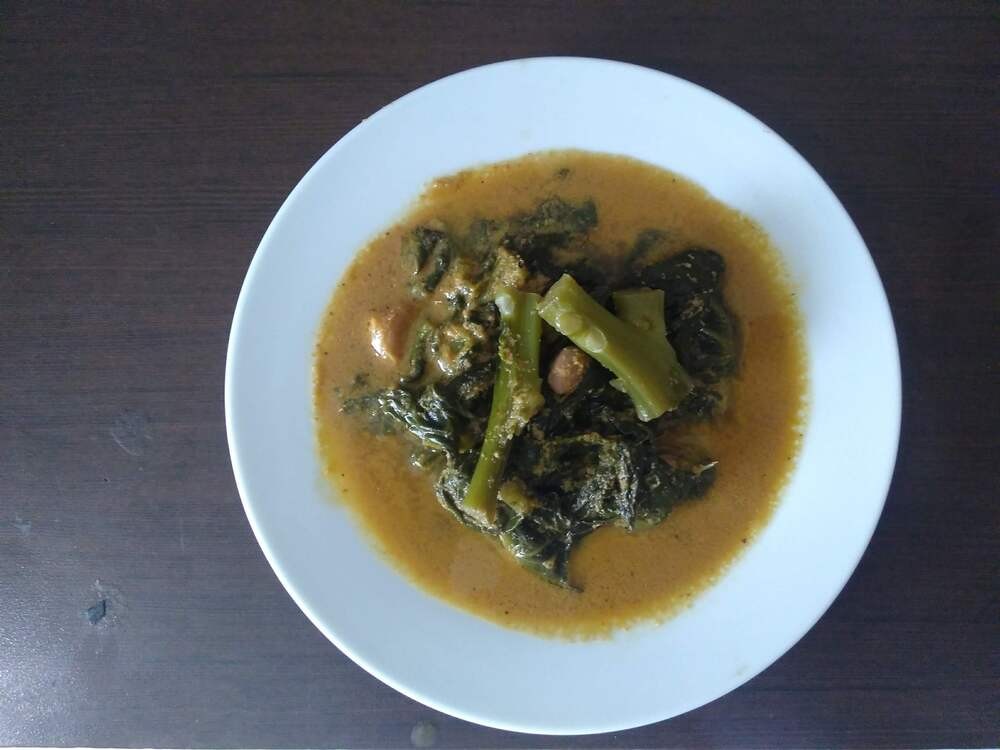 Malabar spinach curry served